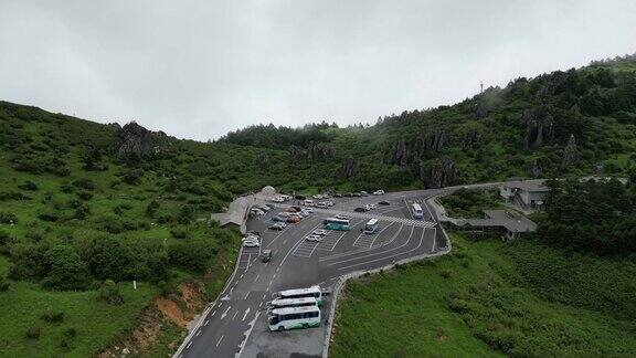 航拍湖北神农架神农顶景区盘山公路 