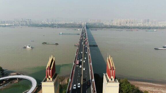 航拍南京长江大桥交通 