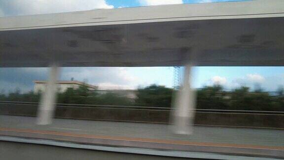 路途火车窗外蓝天白云风景实拍2