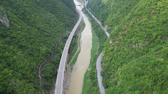 航拍大山峡谷交通大道