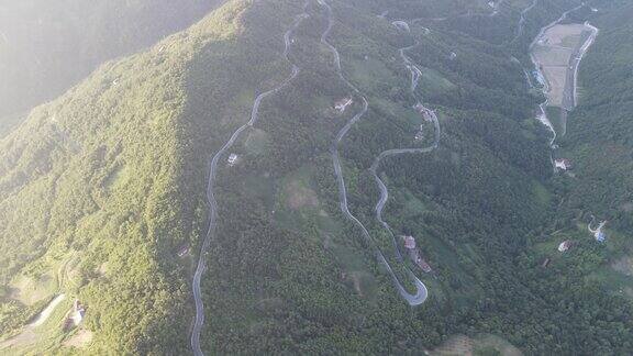 大山蜿蜒盘山公路航拍