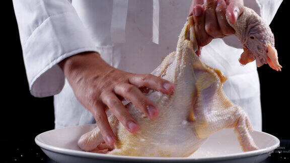 盐焗鸡-鸡洒盐-给鸡按摩-厨师处理鸡-鸡