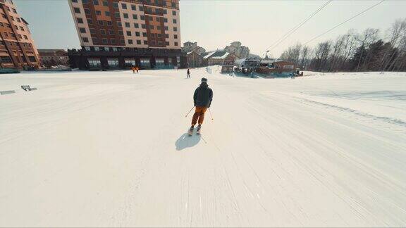 航拍运动员自由式滑雪