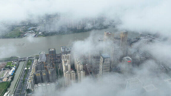 航拍城市云海中的广州国际金融城